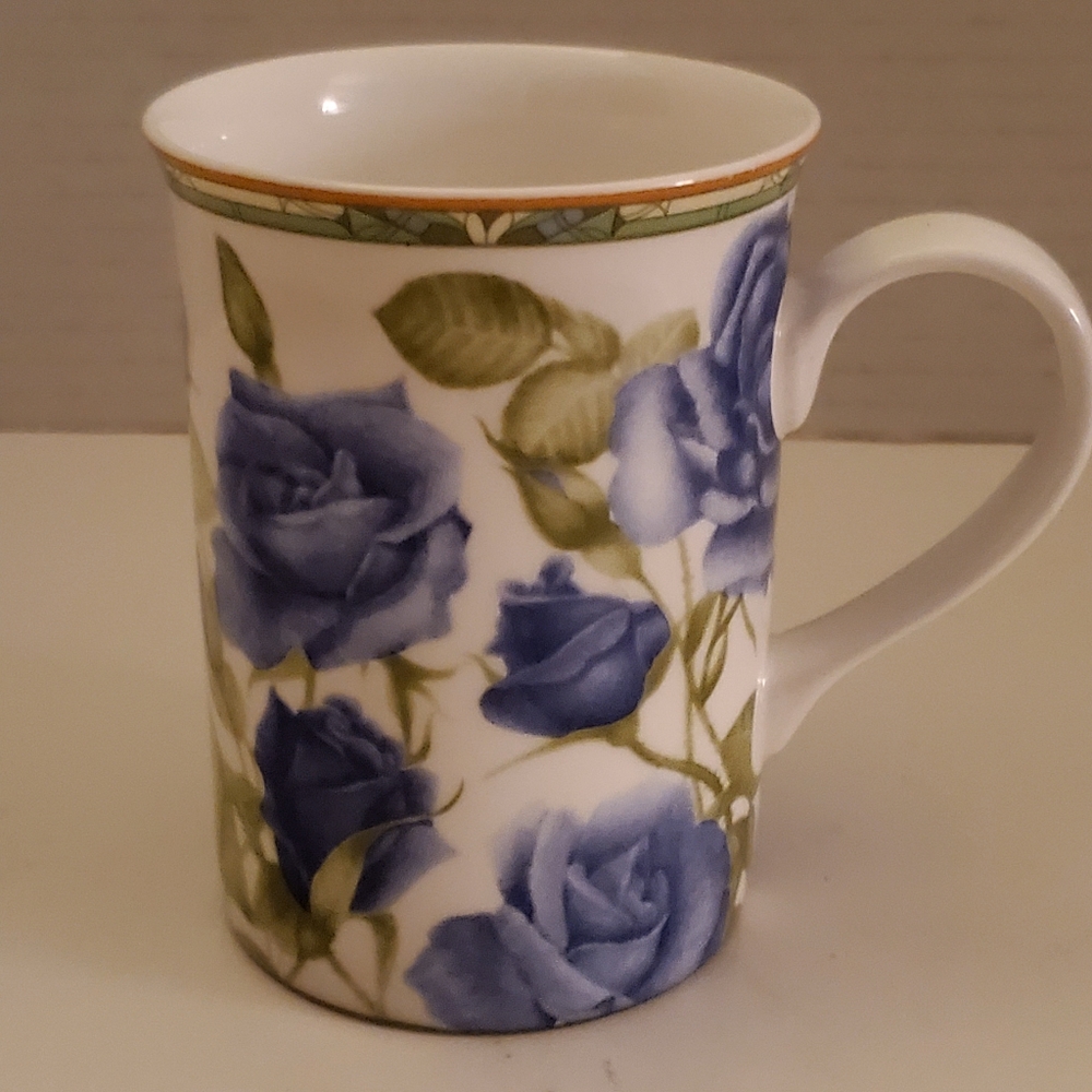 Mayfair & Jackson Set of 3 Floral Roses Bone China Mugs